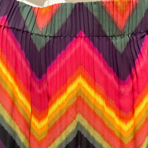 Multi colored fully lined sheer skirt - Picture 2 of 4